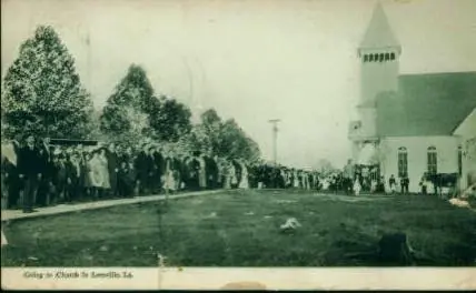 Photograph from the Facebook post “Going to church in Leesville.”