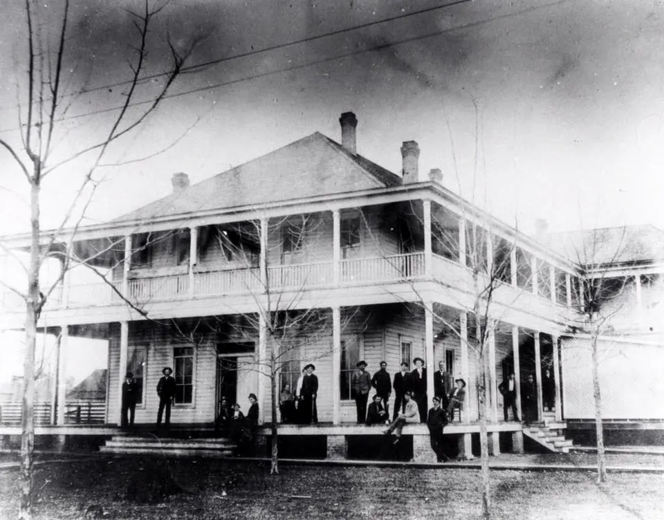 Photograph from the Facebook post “Boarding house on Kirbyville, Texas.”