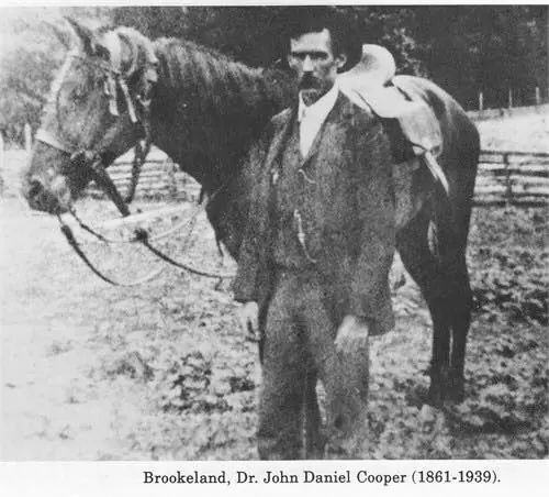 Photograph from the Facebook post “From Trails to Texas, this photo was taken in Brookeland, Texas of Dr.”