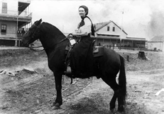 Photograph from the Facebook post “1910.”