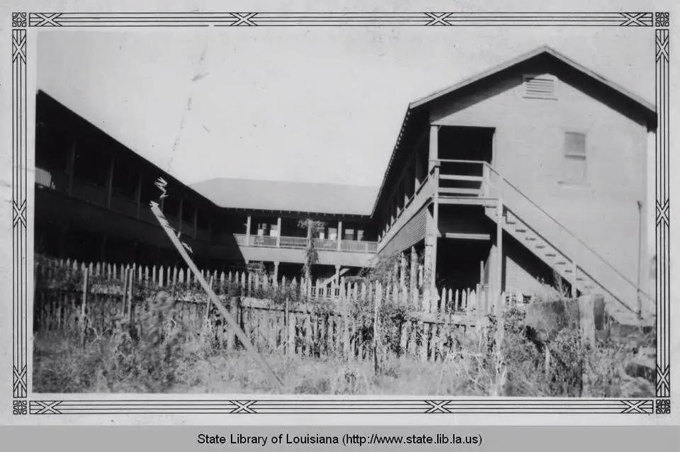Photograph from the Facebook post “Apartment house at Llano Cooperative Colony near Leesville Louisiana in the 1920s.”