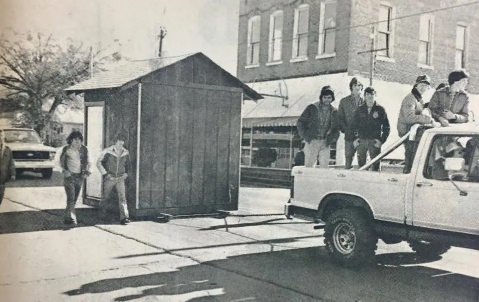 Photograph from the Facebook post “1980...”
