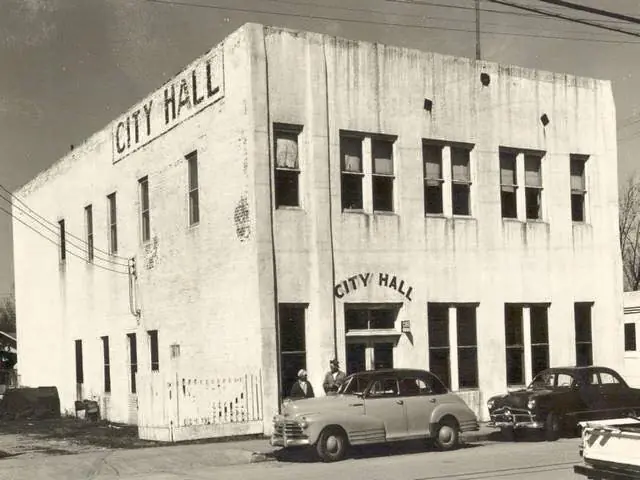 Photograph from the Facebook post “DeRidder City Hall, DeRidder, Louisiana.”