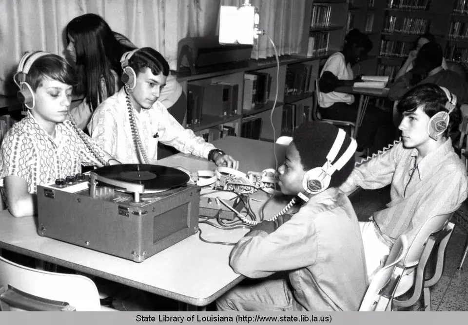 Photograph from the Facebook post “1971, DeRidder Junior High School Library.”
