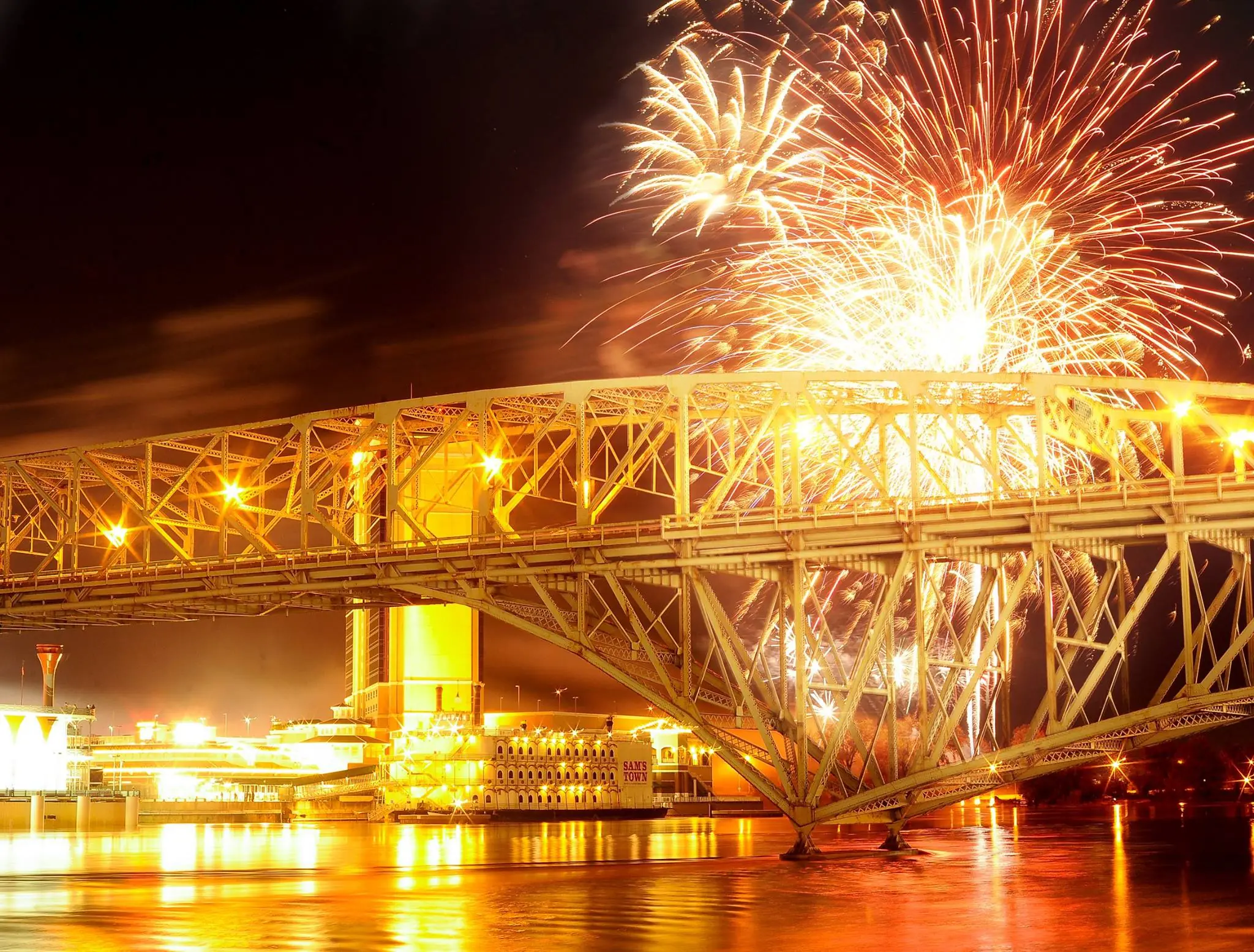 Photograph from the Facebook post “Rockets on the Red fireworks in Shreveport”