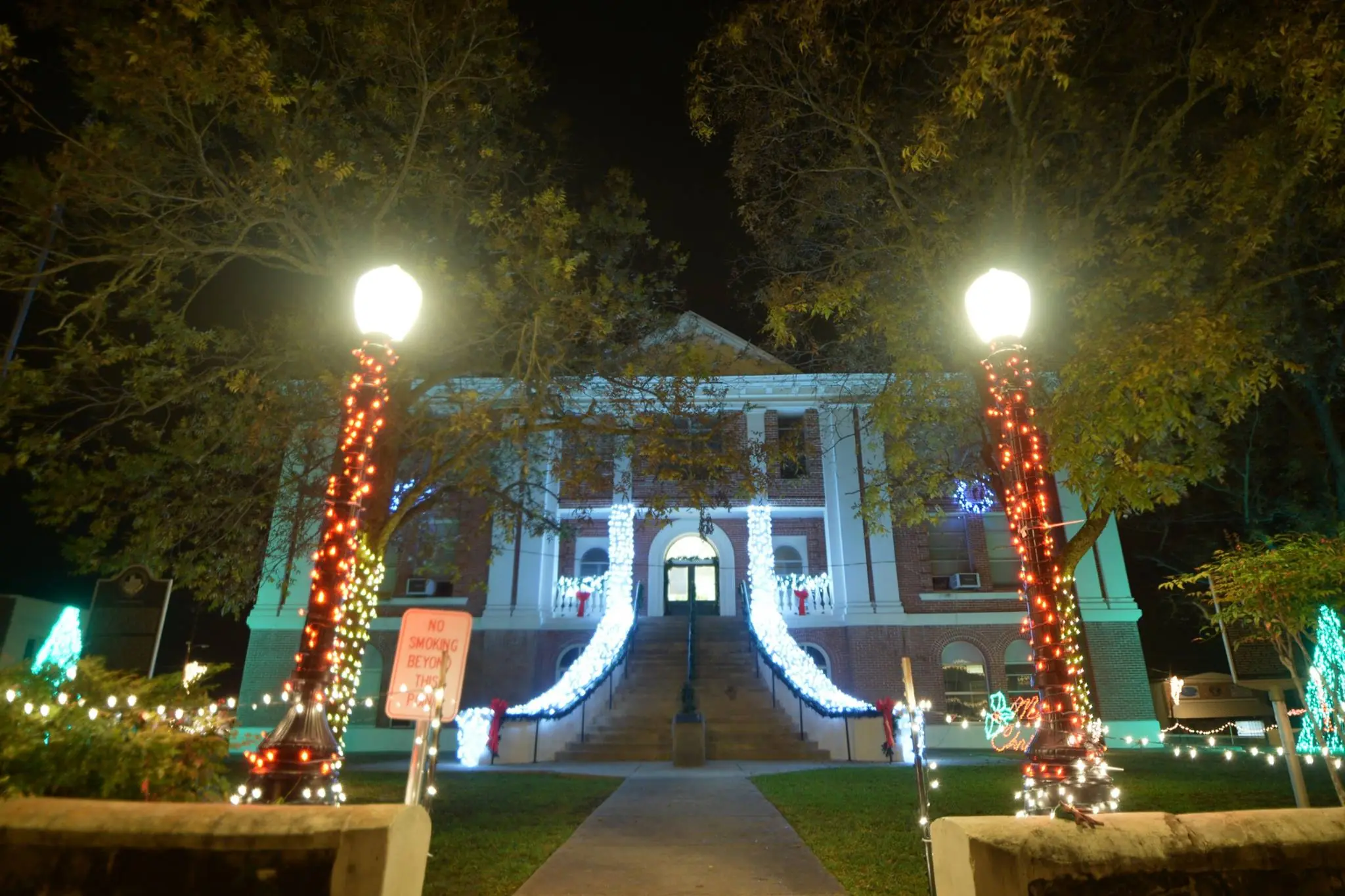 Photograph from the Facebook post “Hemphill Courthouse, Sabine County, Texas”