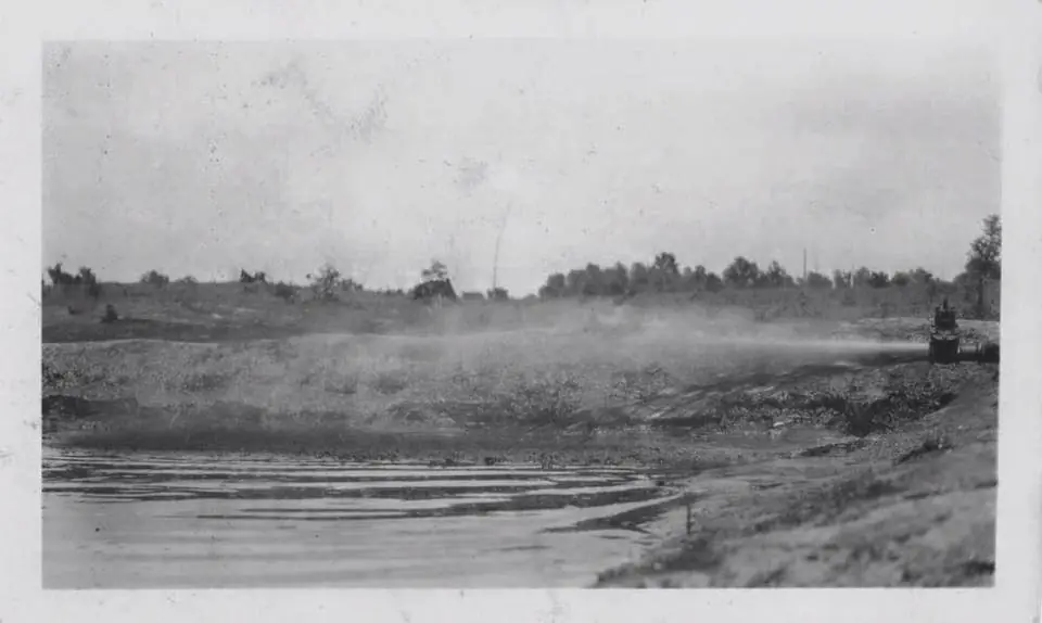 Photograph from the Facebook post “Clark Melat #1, Logansport, Louisiana, on December 11, 1916.”