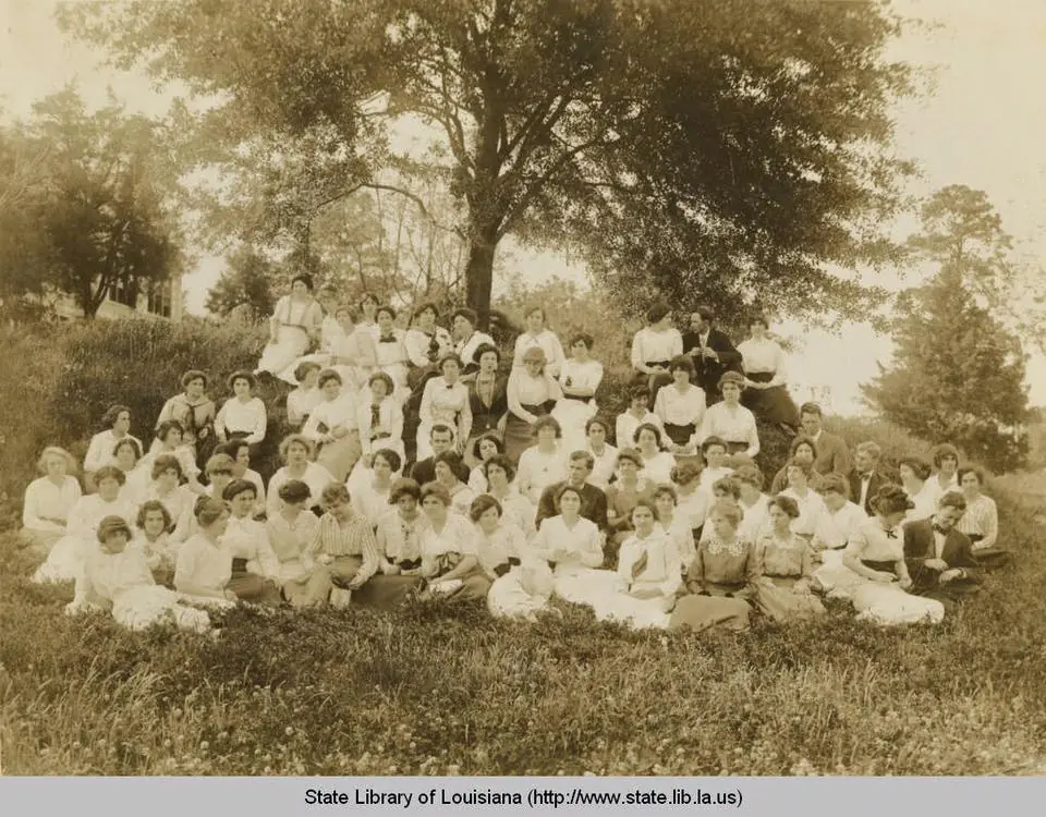 Photograph from the Facebook post “May 1914.”