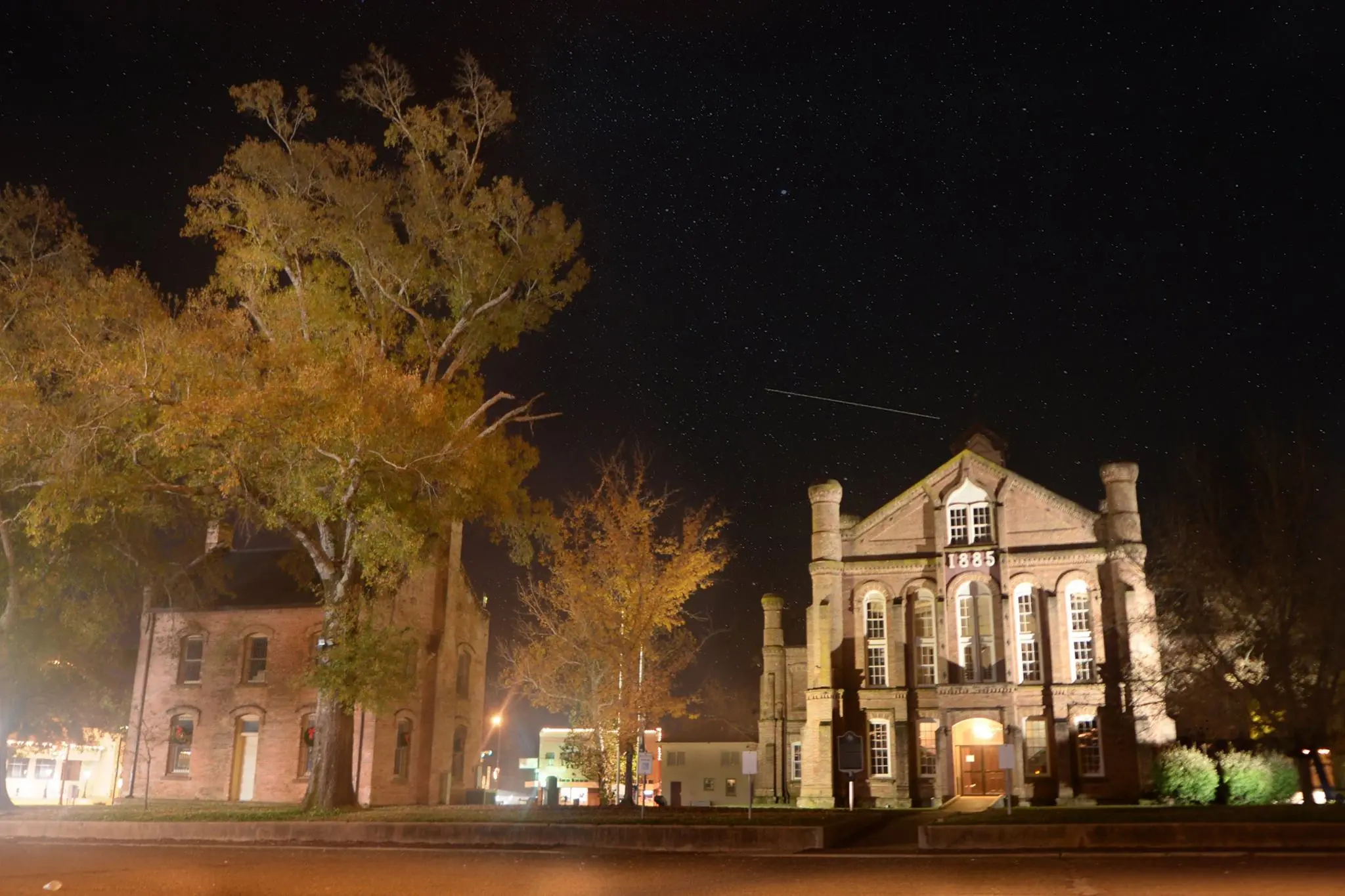 Photograph from the Facebook post “Shelby County Courthouse and old Jail in Center, Texas.”