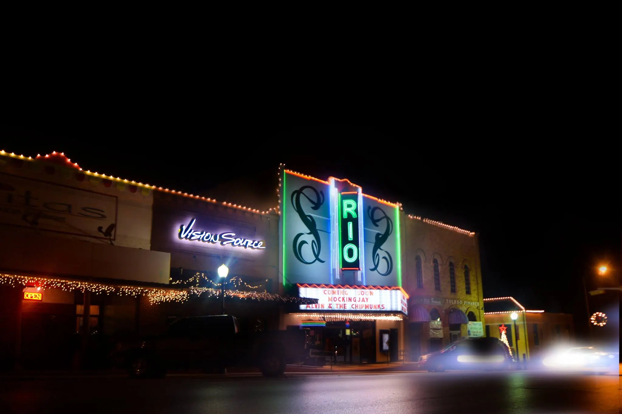 Photograph from the Facebook post “A really neat vintage theater in downtown Center, Texas...”