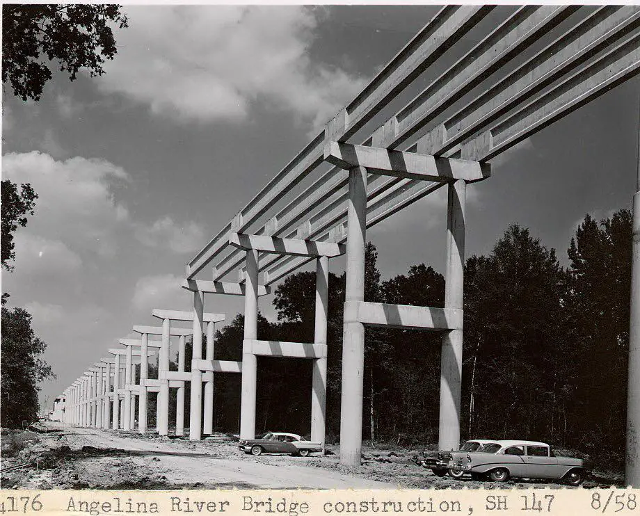 Photograph from the Facebook post “Angelina River bridge under construction, Texas Highway 147 in East Texas.”