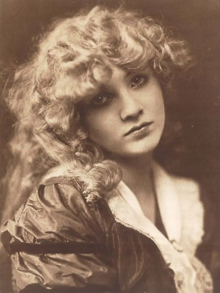 Photograph from the Facebook post “Silent film actress of the early 1900s, Mary Miles Minter had roots in Sabine and DeSoto…”