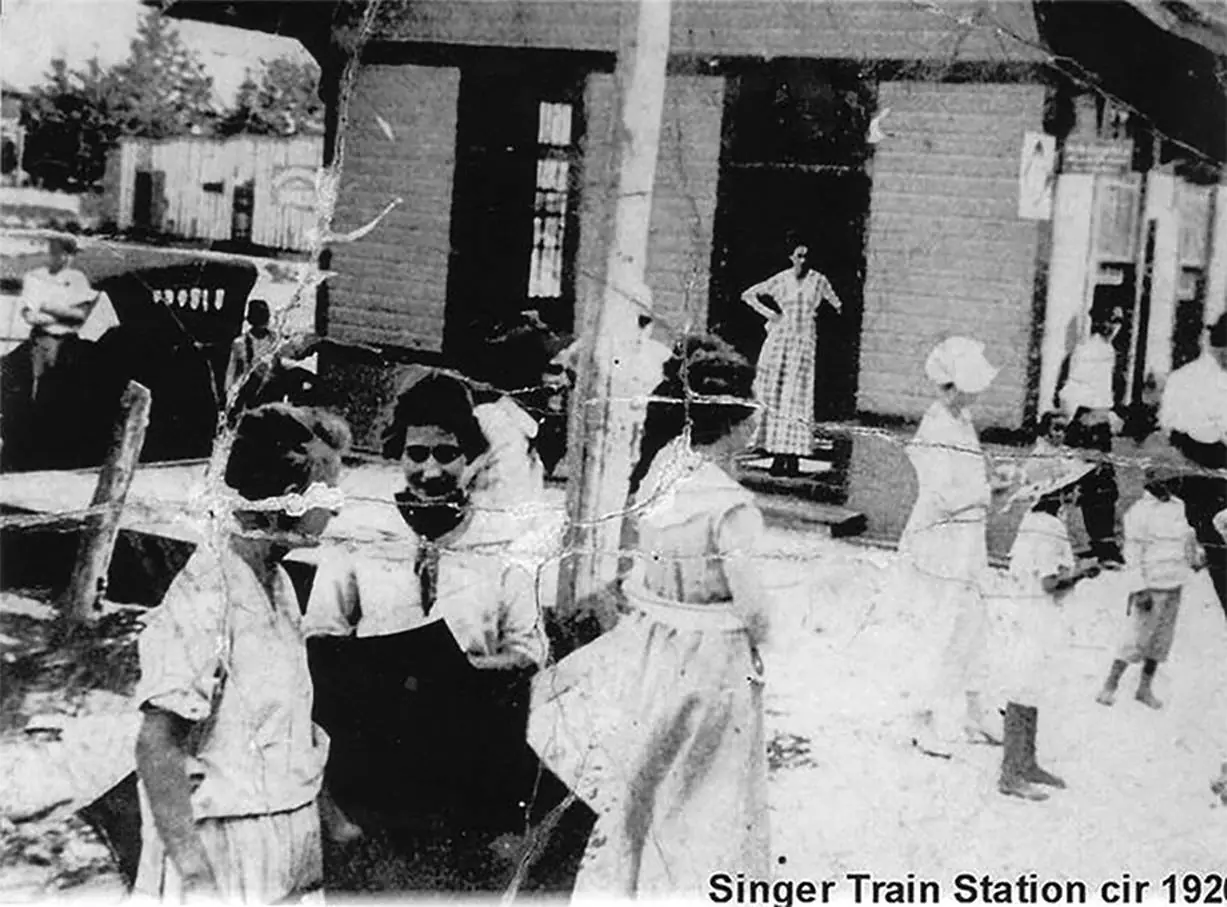 Photograph from the Facebook post “Singer Train Station, Singer, Louisiana (Beauregard Parish) in 1920s”