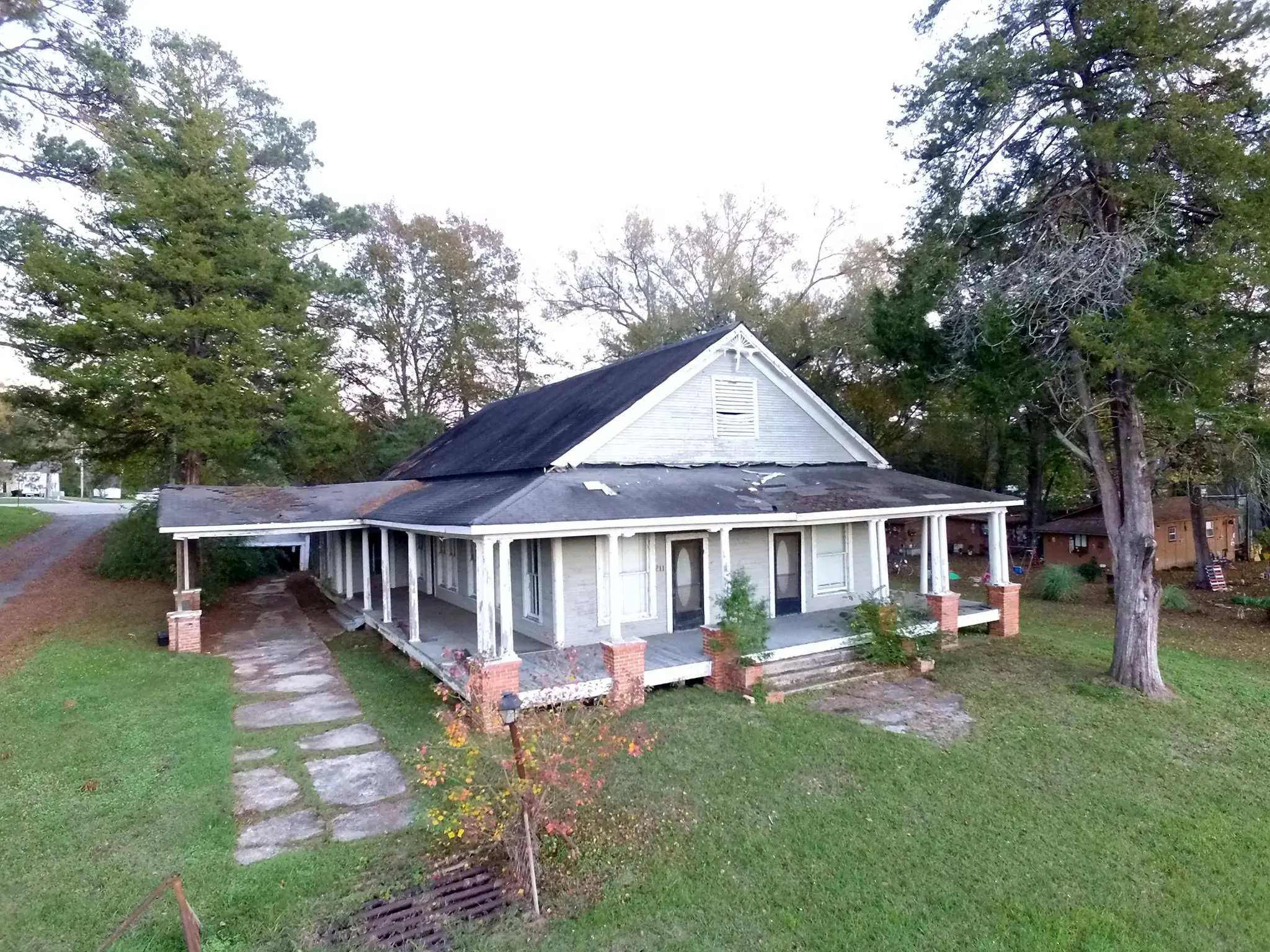 Photograph from the Facebook post “The "Dover House" is located in Florien, Louisiana, off of Ellie Blvd.”