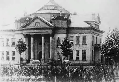 Photograph from the Facebook post “Orange County Courthouse in Orange, Texas.”