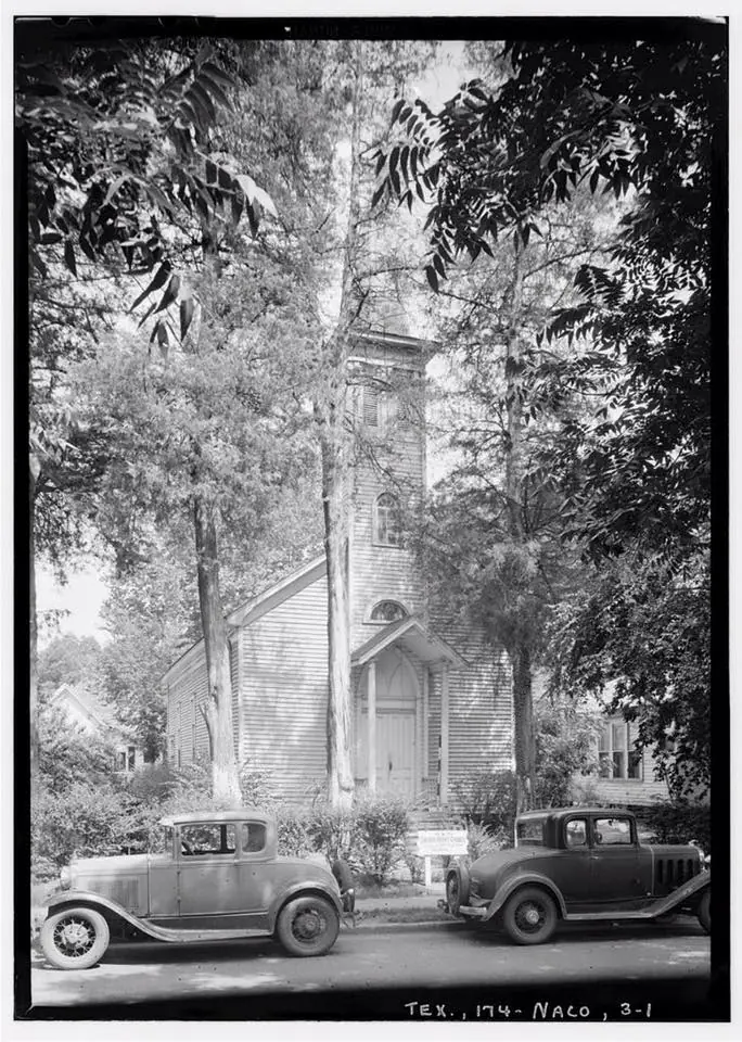 Photograph from the Facebook post “1930s.”