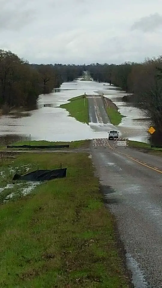 Photograph from the Facebook post “Sabine River flooding.”