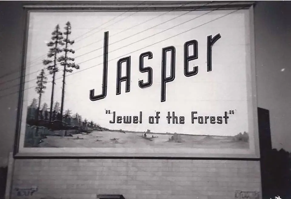 Photograph from the Facebook post “Drive In movie theater in Jasper, Texas, 1950s.”