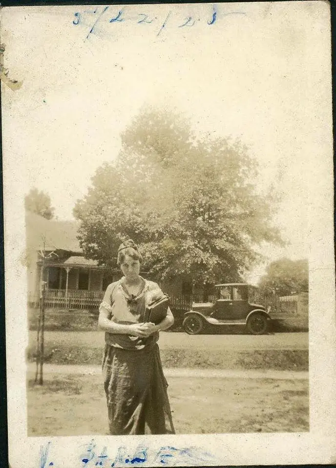 Photograph from the Facebook post “V.”
