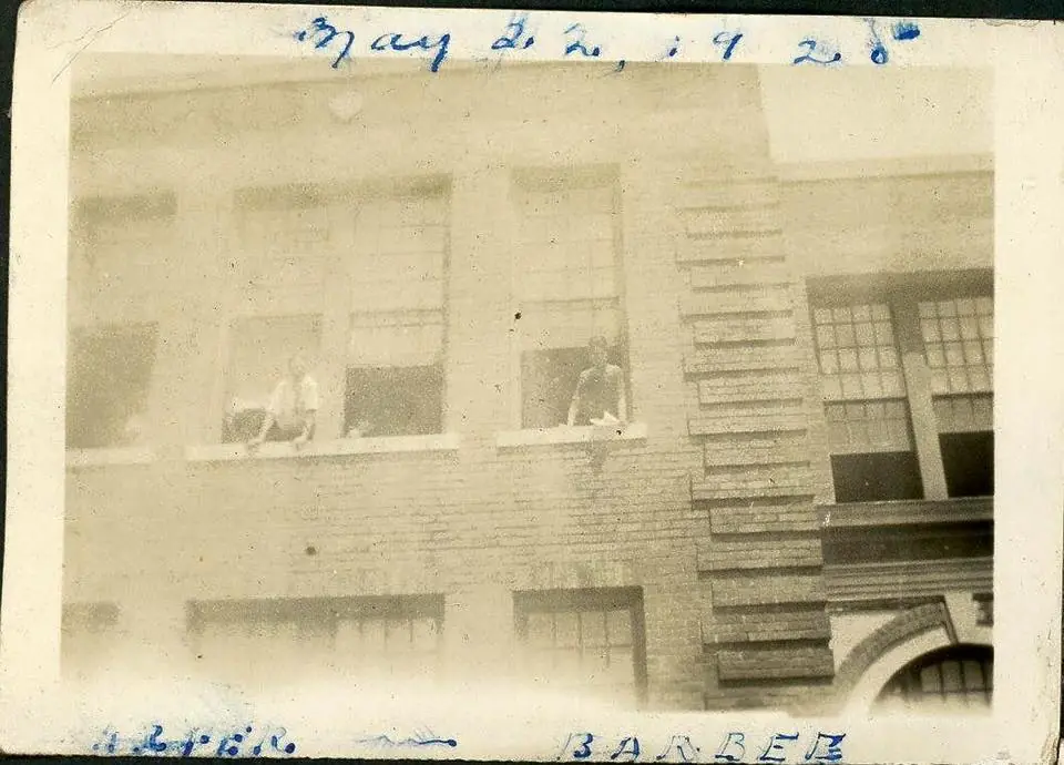 Photograph from the Facebook post “Many High School in Many, Louisiana on May 22, 1925.”