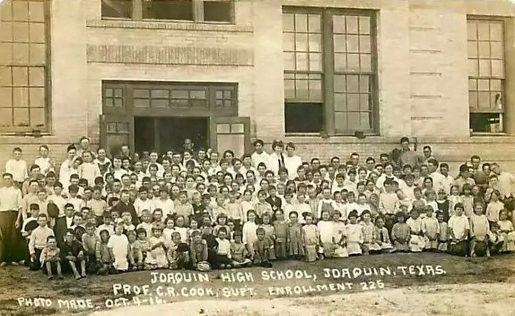 Photograph from the Facebook post “Joaquin High School in Joaquin, Texas.”