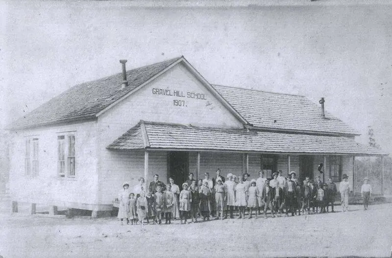 Photograph from the Facebook post “Gravel Hill School, 1907.”