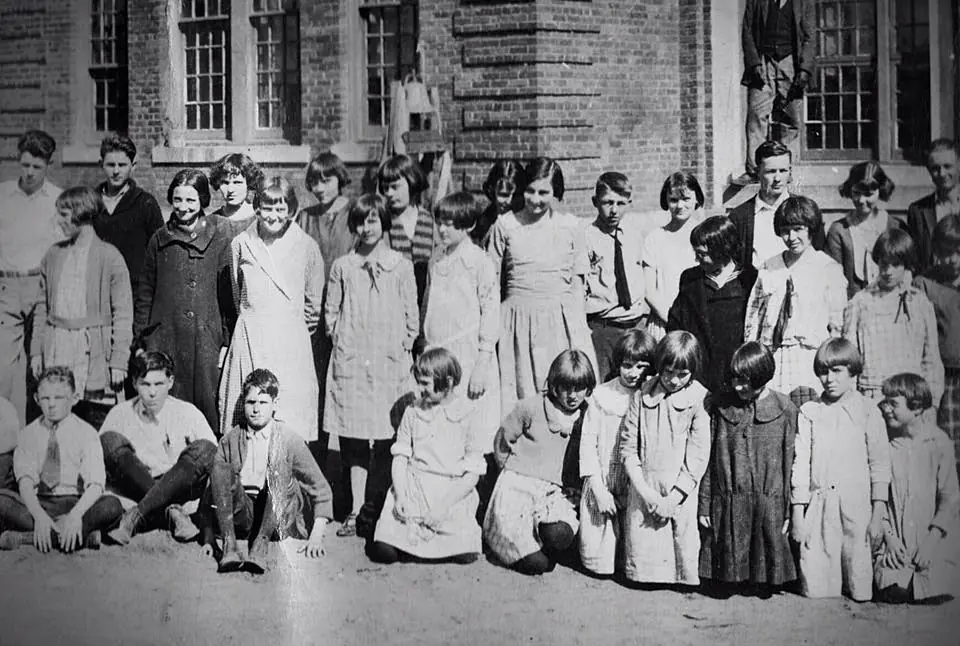 Photograph from the Facebook post “Many High School 1925.”