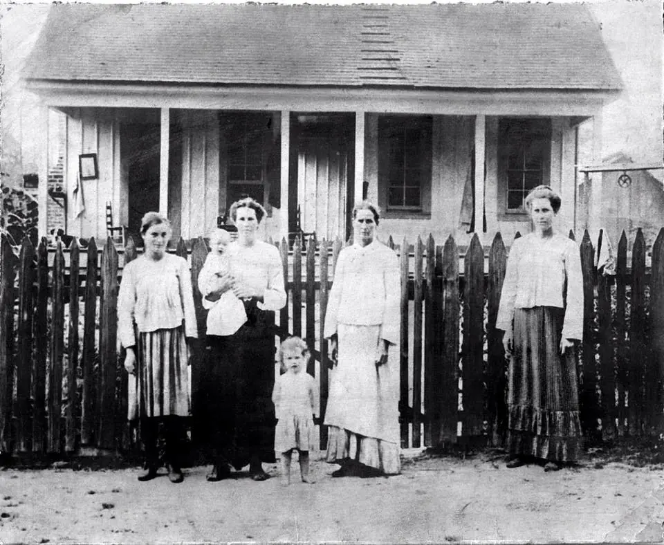 Photograph from the Facebook post “Shared by Don Wilson: This picture was taken either in Merryville, LA or Singer, LA…”