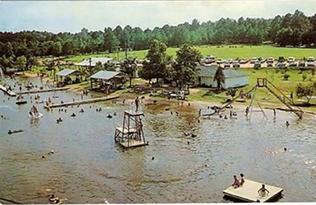 Photograph from the Facebook post “Crystal Lake near Joaquin, Texas Photos from Timpson 66 website”