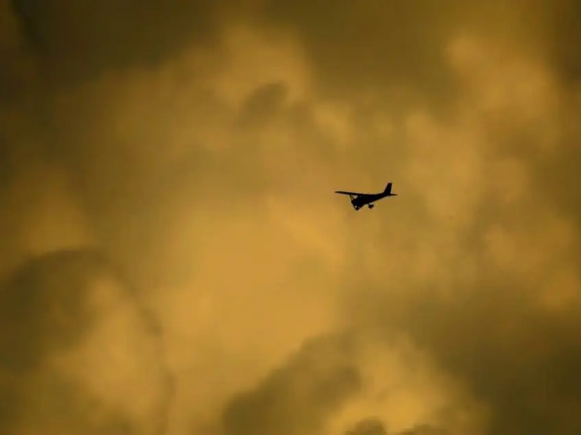 Photograph from the Facebook post “My daughter in flight...”
