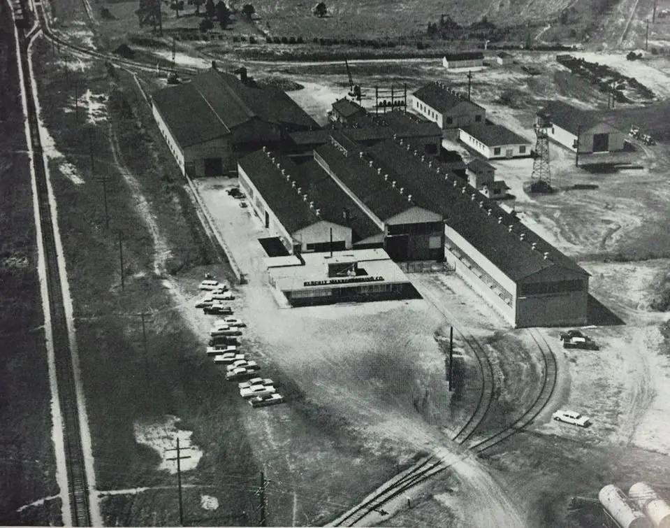 Photograph from the Facebook post “Hendrix Manufacturing in Mansfield, 1960s”