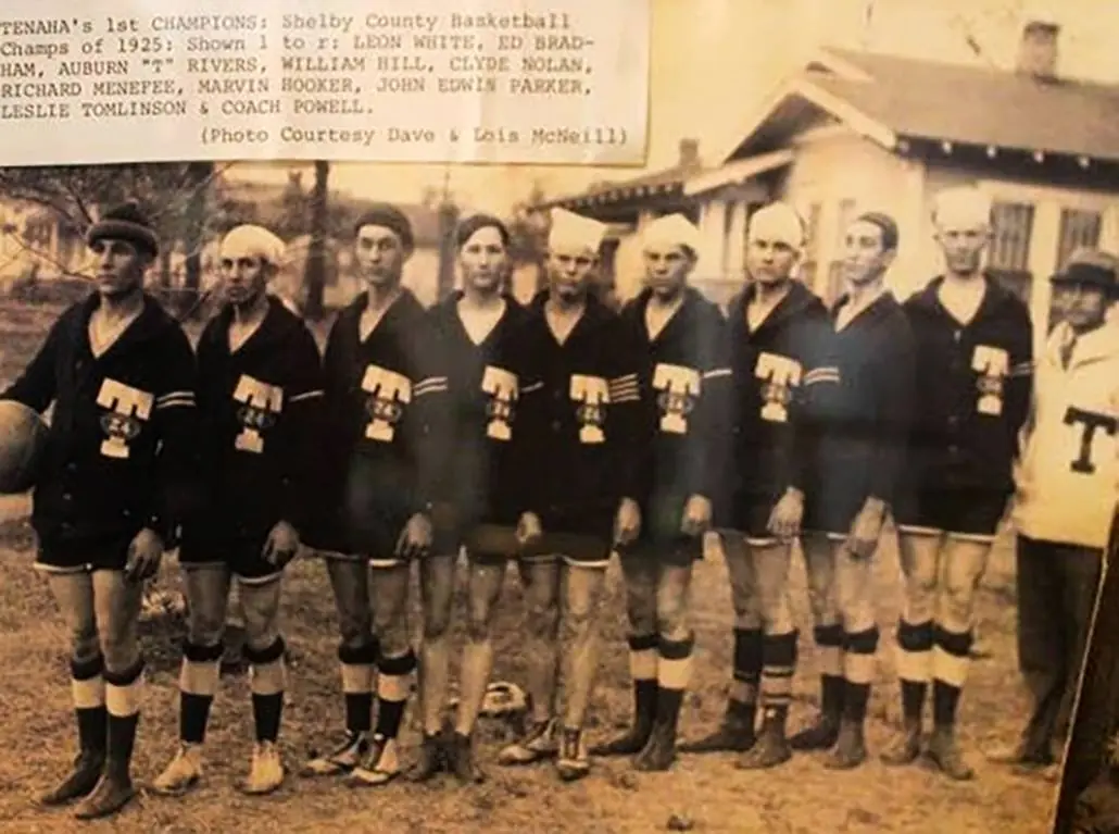 Photograph from the Facebook post “1925 Tenaha, Texas championship basketball team.”