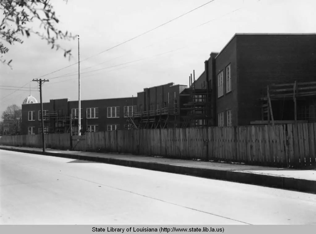 Photograph from the Facebook post “1937- Construction of DeRidder High School, showing the Courthouse in the background.”