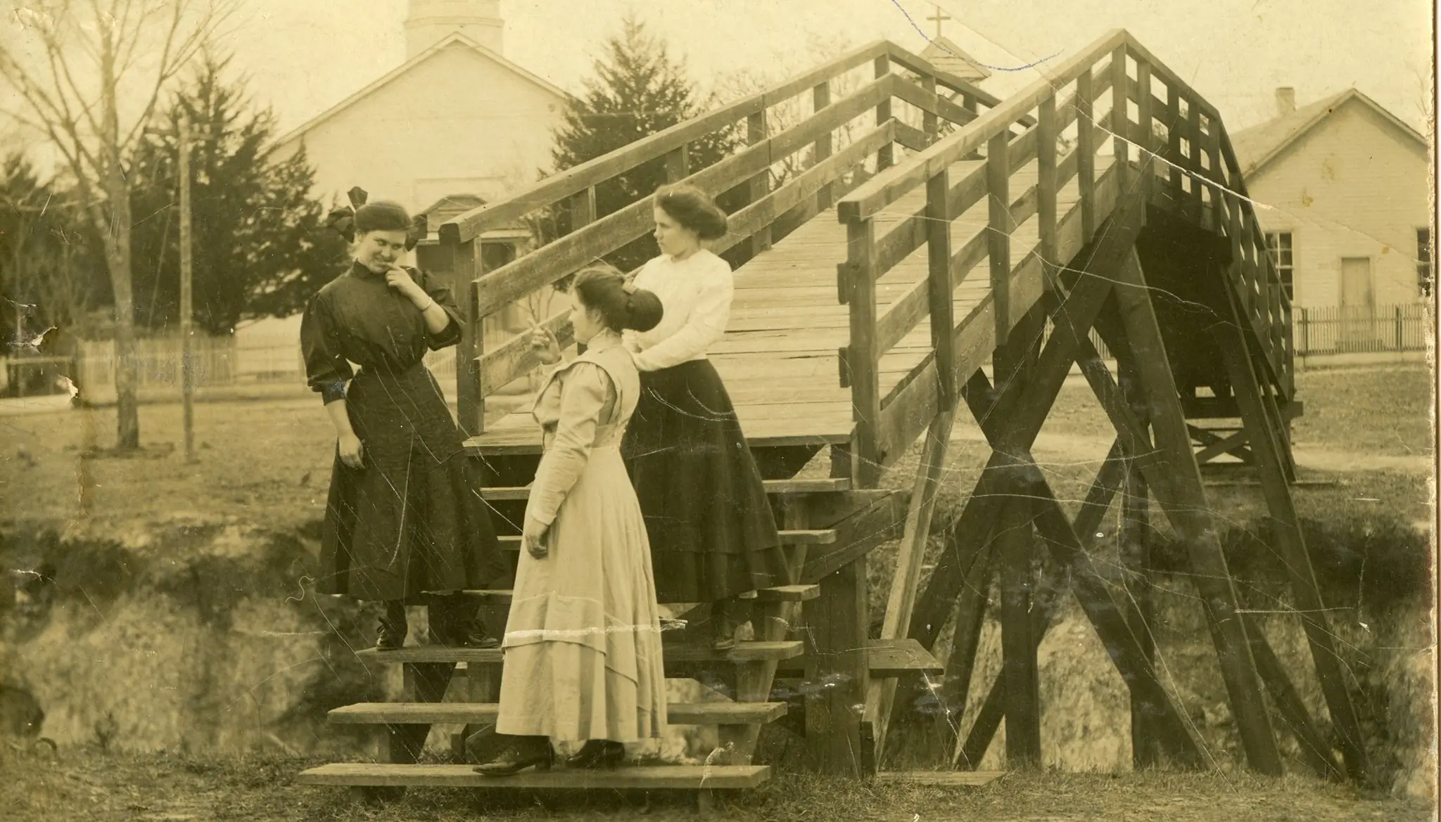 Photograph from the Facebook post “Ladies having a good time at the railroad walking bridge in Zwolle, Louisiana.”