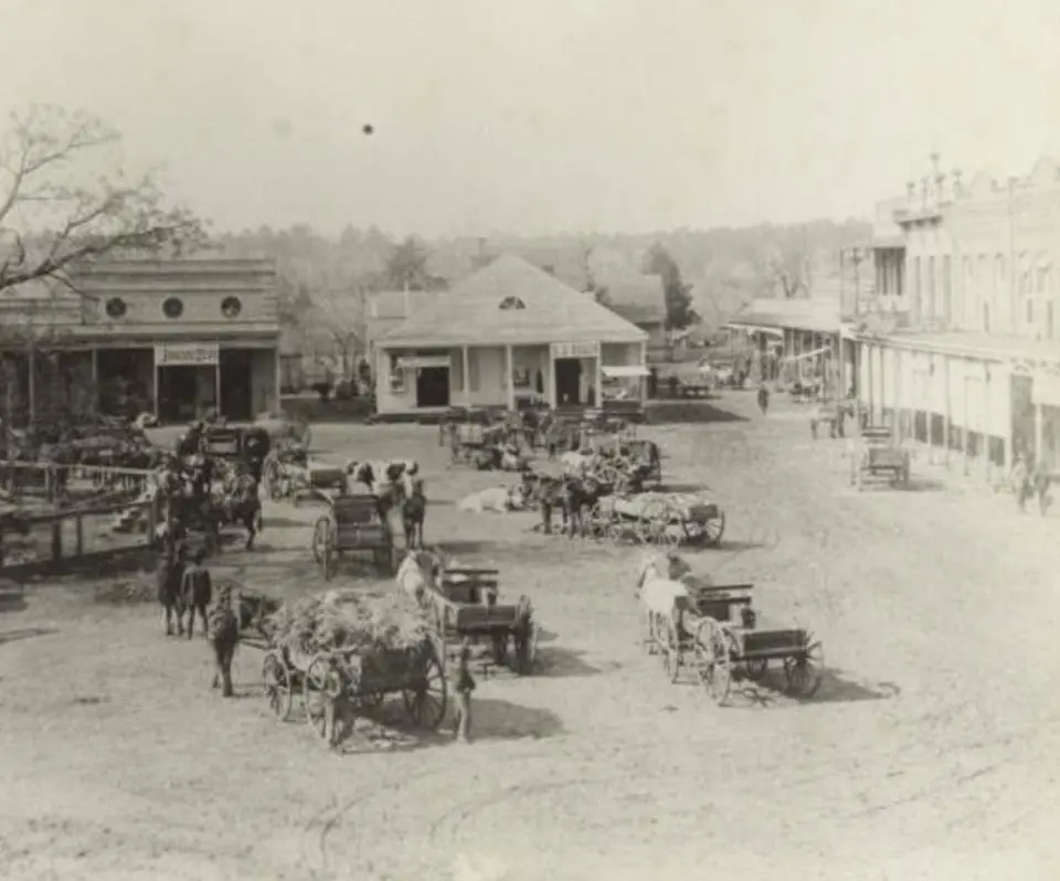 Photograph from the Facebook post “Main Street in Nacogdoches, Texaa at the turn of the century.”