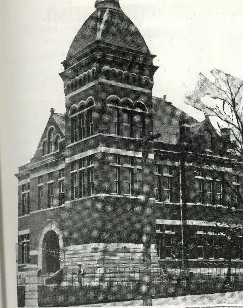 Photograph from the Facebook post “Vernon Parish Courthouse.”