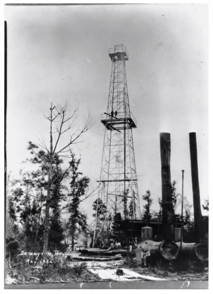 Photograph from the Facebook post “A derrick and steam engine at the Deweyville, Texas oil well.”