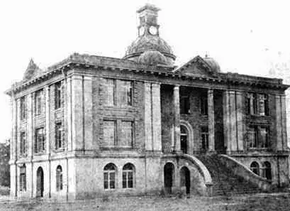 Photograph from the Facebook post “Sabine County Courthouse in Hemphill, Texas”