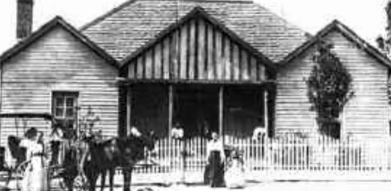 Photograph from the Facebook post “Walker Hotel in Brookeland, Texas (Sabine County) in approx 1910”