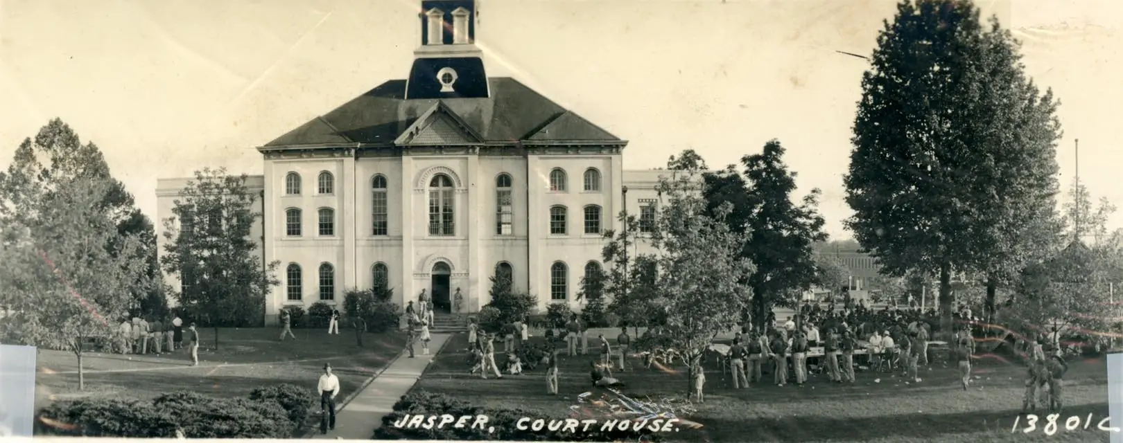 Photograph from the Facebook post “Jasper County Courthouse in Jasper, Texas.”