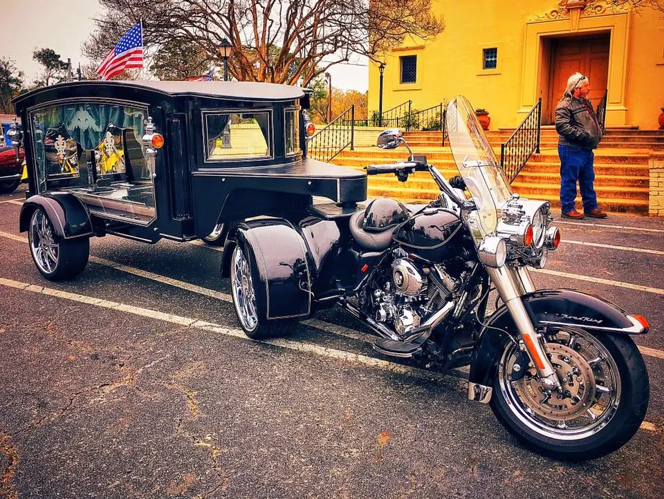 Photograph from the Facebook post “Today, we witnessed a very moving and magnificent funeral procession for John Franklin…”