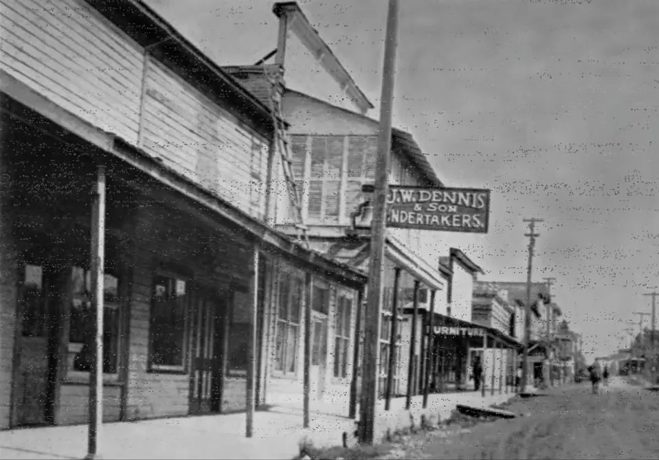 Photograph from the Facebook post “Third Street in Leesville, Louisiana, complete with undertakers and all.”