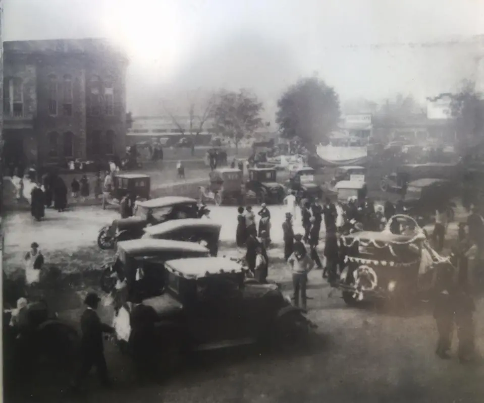Photograph from the Facebook post “Early 1900s County Fair at Newton, Texas.”