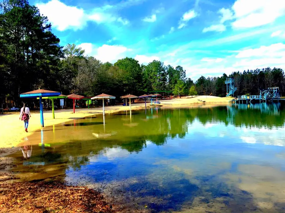 Photograph from the Facebook post “Artistian Springs.”
