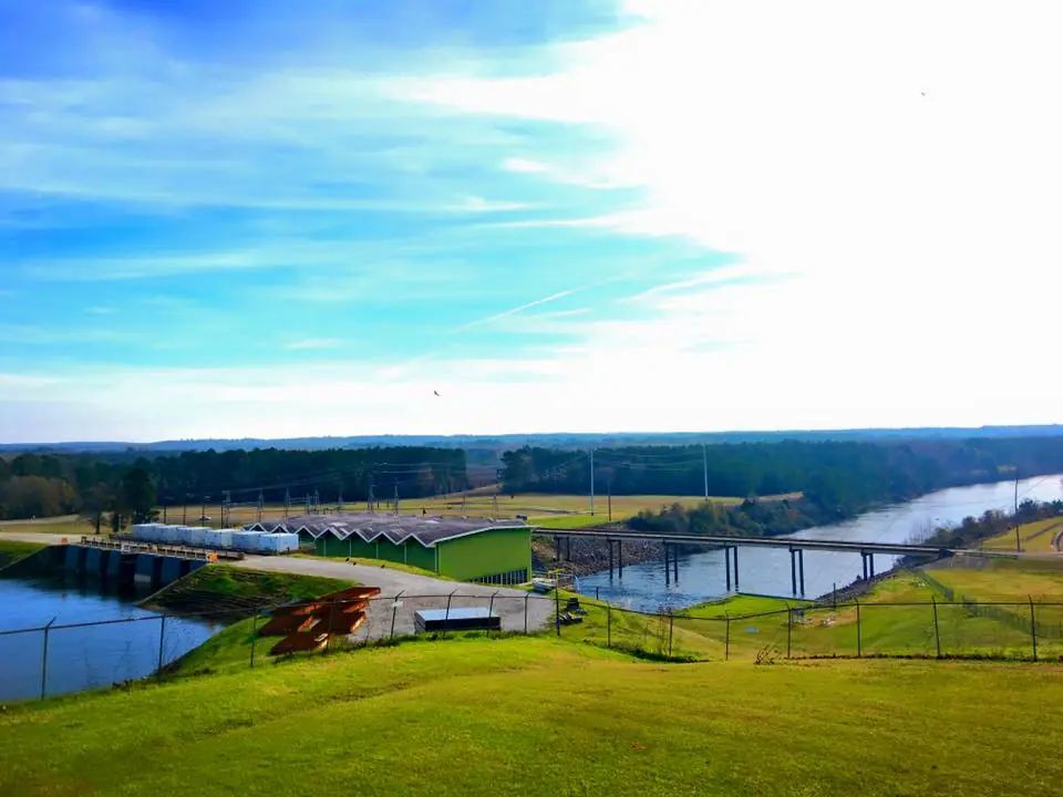 Photograph from the Facebook post “Hydroelectricity plant at Toledo Bend, near Burkeville, Texas.”
