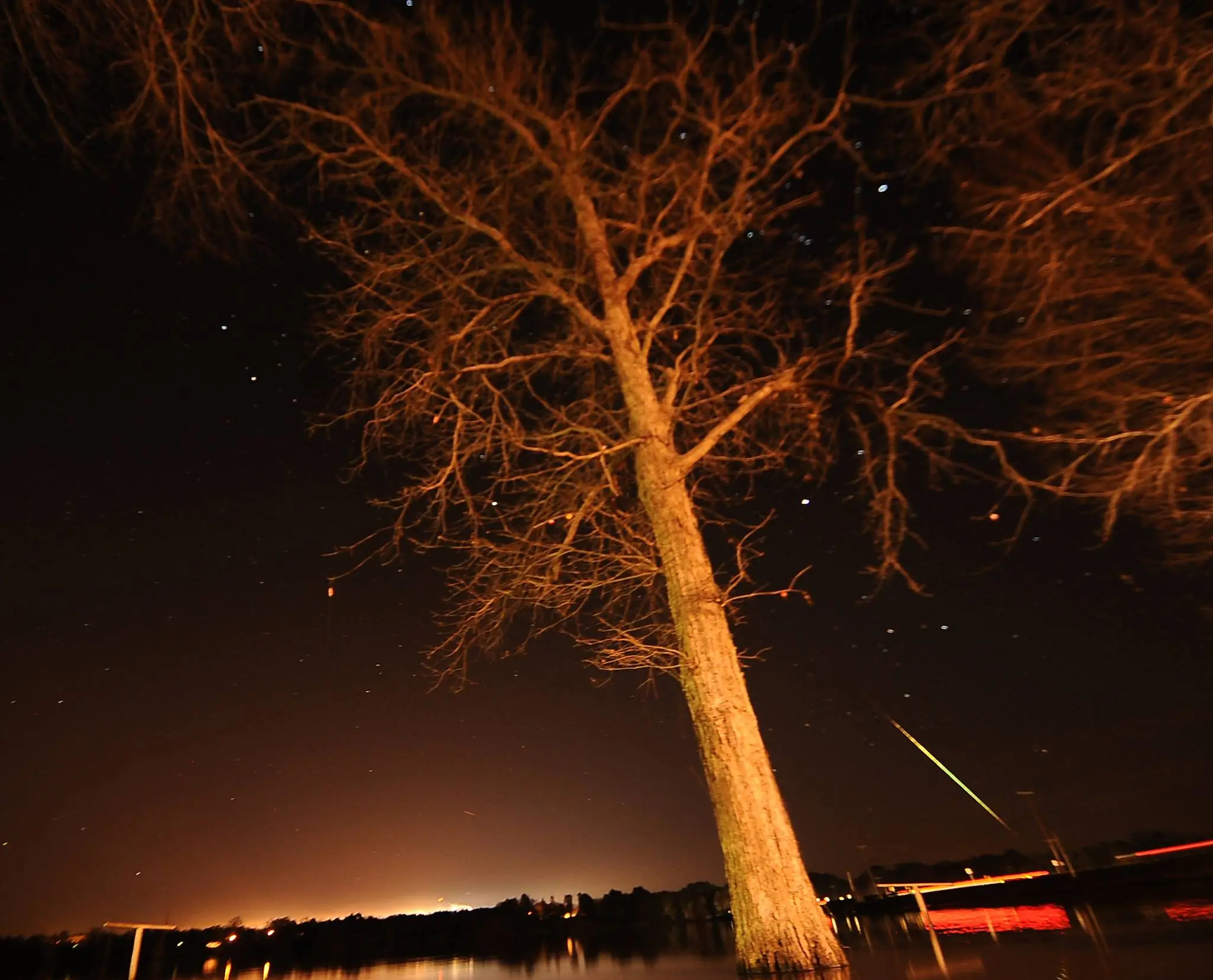 Photograph from the Facebook post “Some times, in night photography (long exposures), I catch neat things.”