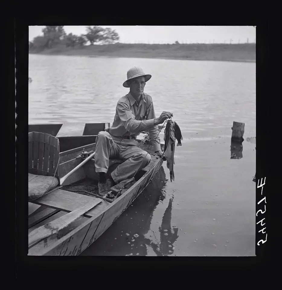 Photograph from the Facebook post “Fishing on Cane River 1940 in Natchitoches.”