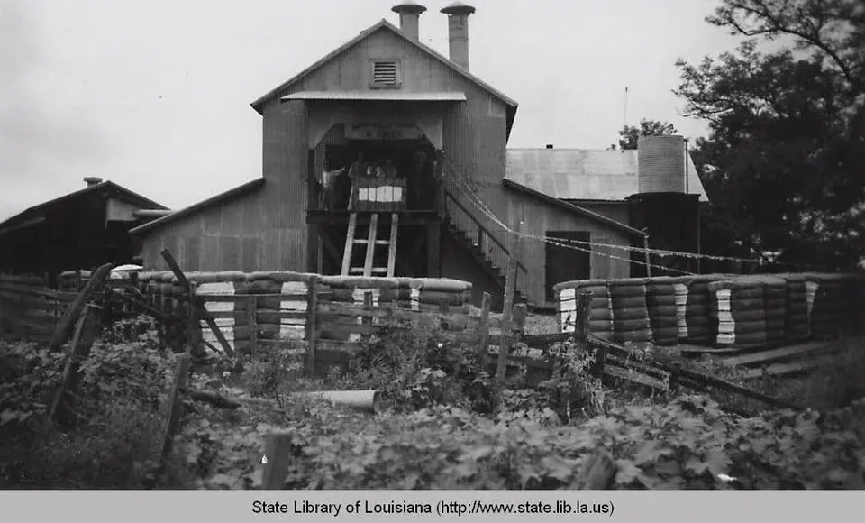Photograph from the Facebook post “Cotton gin in Natchitoches Parish in 1930s”