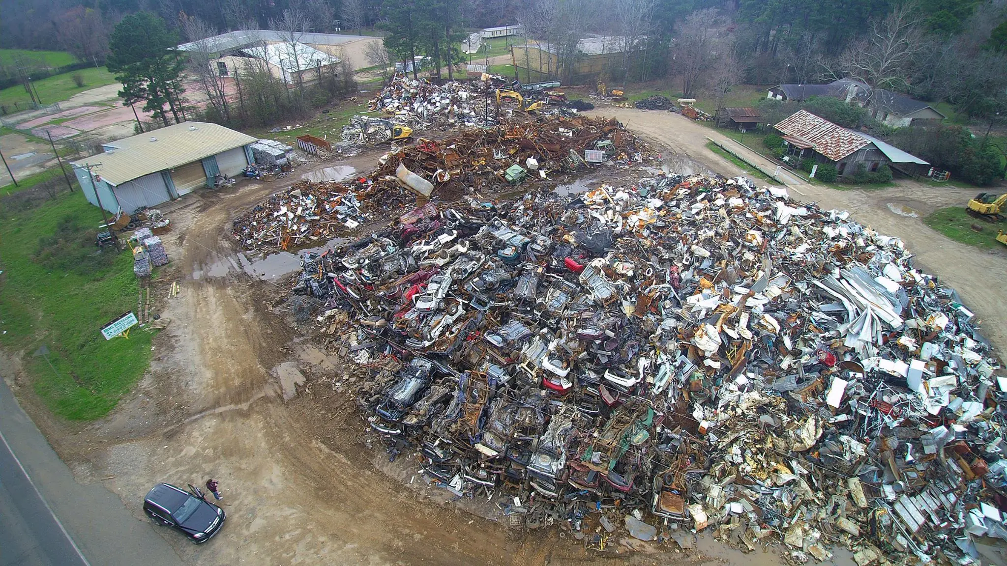 Photograph from the Facebook post “Mims Recycling on Hwy.”