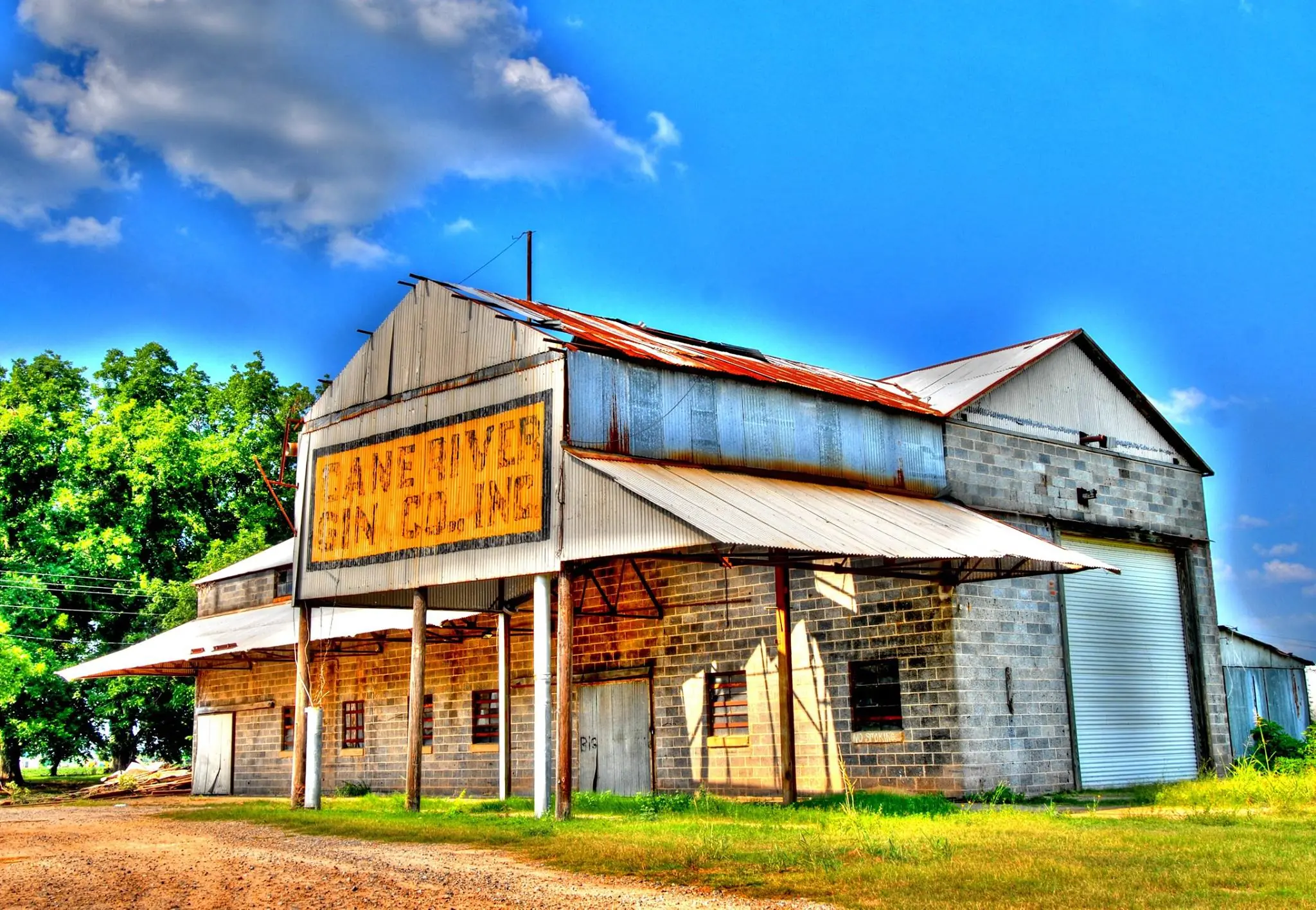 Photograph from the Facebook post “Photo I took of this Cane River Gin Company building in 2005 or 2006.”